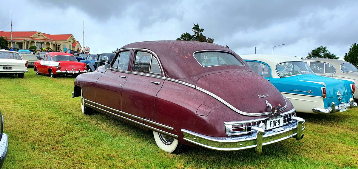 000_three's tweet photo. damn id love a shabby packard

...in back to the future marty kisses his mum in a convertible version of this model
#StraightEight https://t.co/CXteYECbUS