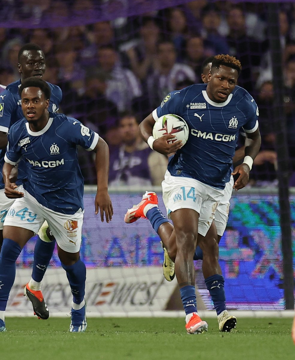 EuropaLeague's tweet photo. Moumbagna's equaliser yesterday... 🤸😲

#UEL https://t.co/9681JssAvF