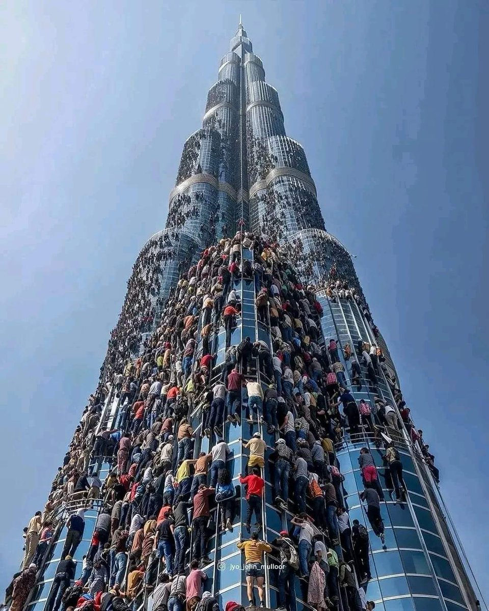 When Burj Khalifa is in Pakistan😄