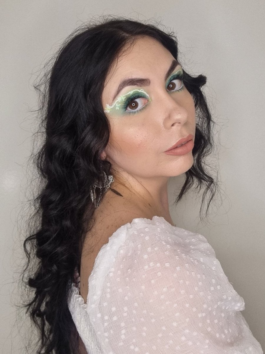 mailboxbuttrfly's tweet photo. It's me, hi! Finally decided to pick up a makeup brush again and get creative. So here's the start of my new series - Taylor Swift The Eras. Starting with ofcourse Taylor Swift Debut 🦋 https://t.co/CDkSkPHAW7