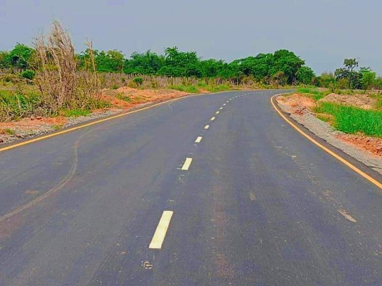AmakaEzedebego's tweet image. Wow! 
The 10.95 km Mmiata-Anam -Nzam Road which includes a bridge, is nearing completion.
This is the first-ever tarred road for the LG Headquarters, which has been without an access road since its inception.

Soludo is really trying for ndi Anambra! 
#solutionishere