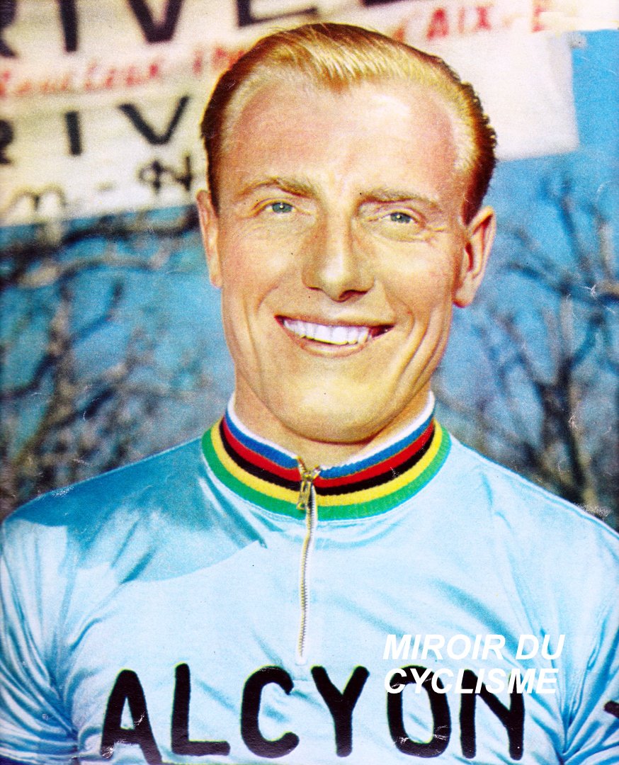 Miroir2Cyclisme's tweet photo. On souhaite un très bon anniversaire au champion du monde 🌈 sur route 1959, vainqueur du Tour de Lombardie 1956 et de 22 étapes sur le Tour de France. André Darrigade (95) 🎂
📸 MC 1961
#AndreDarrigade #Darrigade #BOTD #cyclisme #cycling #ciclismo #wielrennen https://t.co/I9JvJWaymU