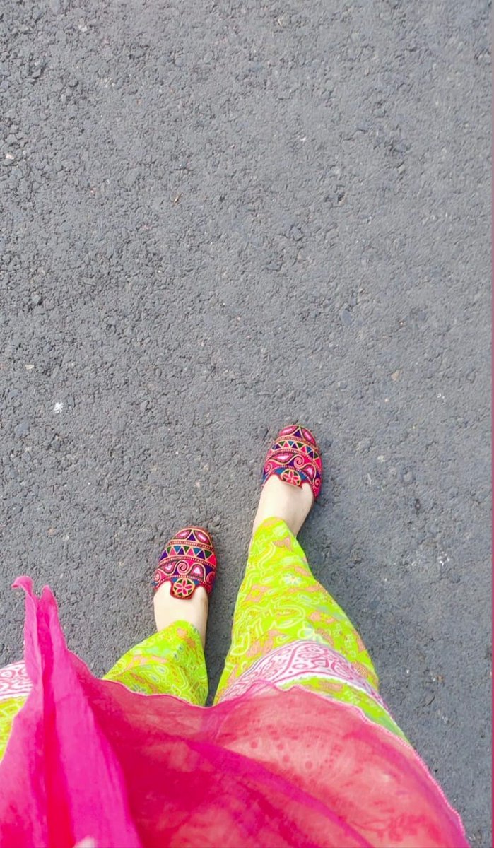 اک روایت کی طرح ہم بھی زمیں پر اترے
  پوچھا جاتا تو تیرے دل پہ اتارے جاتے