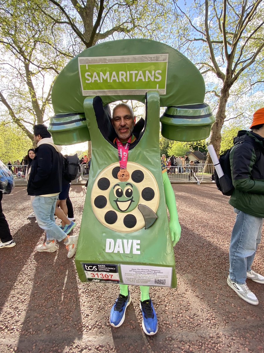 Dave our Samaritans icon a few weeks ago when we were interviewed by @@BBCSport and again yesterday at the end of his 25th consecutive London marathon for Samaritans! (Trigger warning - interview talks about suicide) bbc.co.uk/sport/av/athle… ☎️ 116 123 #samaritans #volunteering