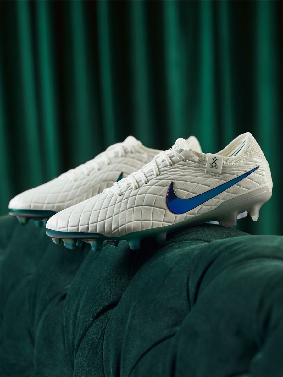 Stop it Nike 😍 Dropping the Special Edition Nike Tiempo Legend Pearl in style 🔥 The iridescent swoosh and soleplate here are next level 🥶 Shop your pair online in The World's Largest Bootroom at Pro:Direct Soccer 📲 brnw.ch/NikeTiempoPearl