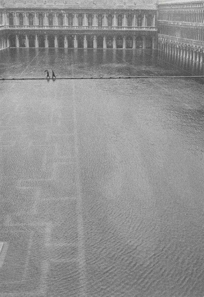 Vento pioggia e Acqua alta

Piazza San Marco, Venezia 1960 ca
Circolo fotografico La Gondola

© Gianni Berengo Gardin