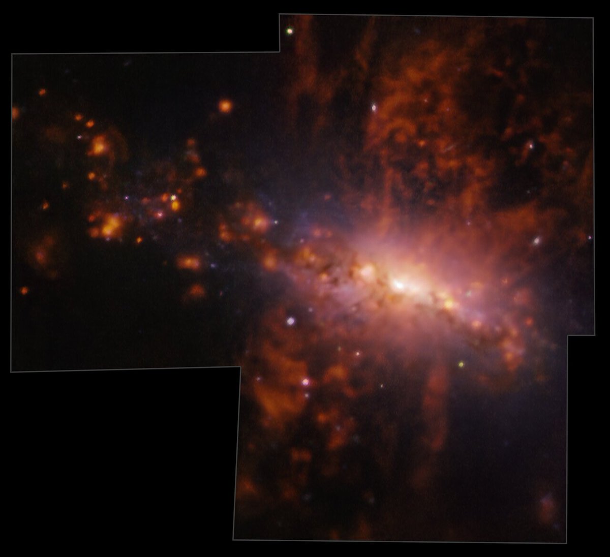 ESO's tweet photo. 1/ What are those red filaments around galaxy NGC 4383, visible in this image captured by ESO’s #VLT? 🤔

That's hydrogen gas ejected out to at least 20,000 light-years from the galaxy, at average velocities over 200 km/s and up to 300 km/s 🤯

Read more: https://t.co/zh2xpe6ycm https://t.co/Visuge3nhv