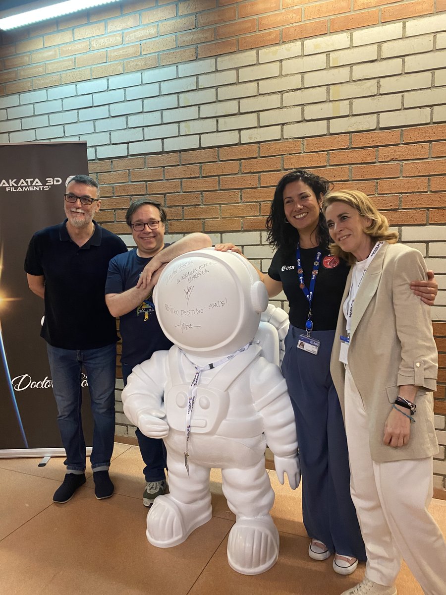 esa_cesar_es's tweet photo. El proyecto CESAR  estuvo este sábado en la #3DPrinterParty de Alcobendas con un taller sobre la @esa y Marte. ¡Gracias a @doctorfision por la invitación y a @Sakata3D por los increíbles modelos de los planetas y #Ariane5 impresos especialmente! @esa_es https://t.co/inmxrAcde5