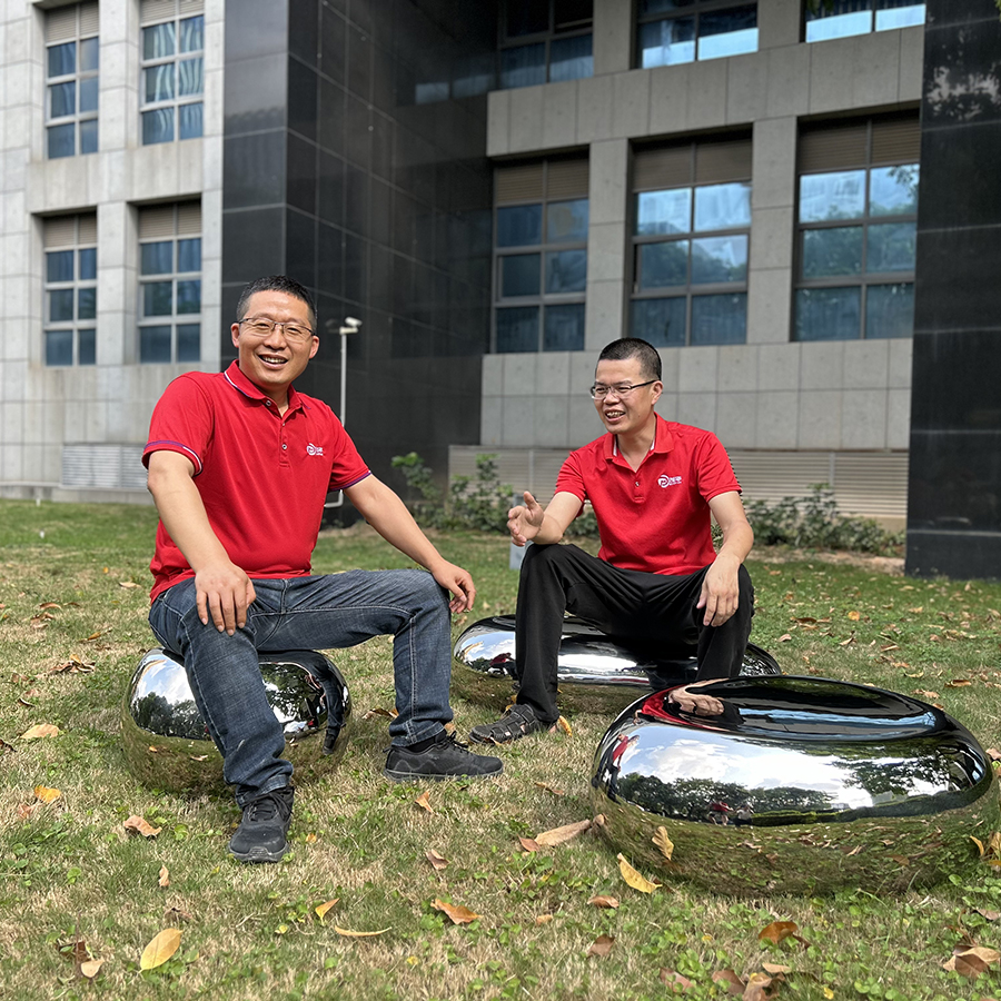 Jackson95135321's tweet photo. Perfect for gracing gardens, patios, or any grassy area, this sculpture invites interaction and engagement. Whether used as a focal point for your landscape design or as a functional chair for quiet contemplation, it withstands the elements with ease, requiring min maintenance. https://t.co/mhaYDo5TEF