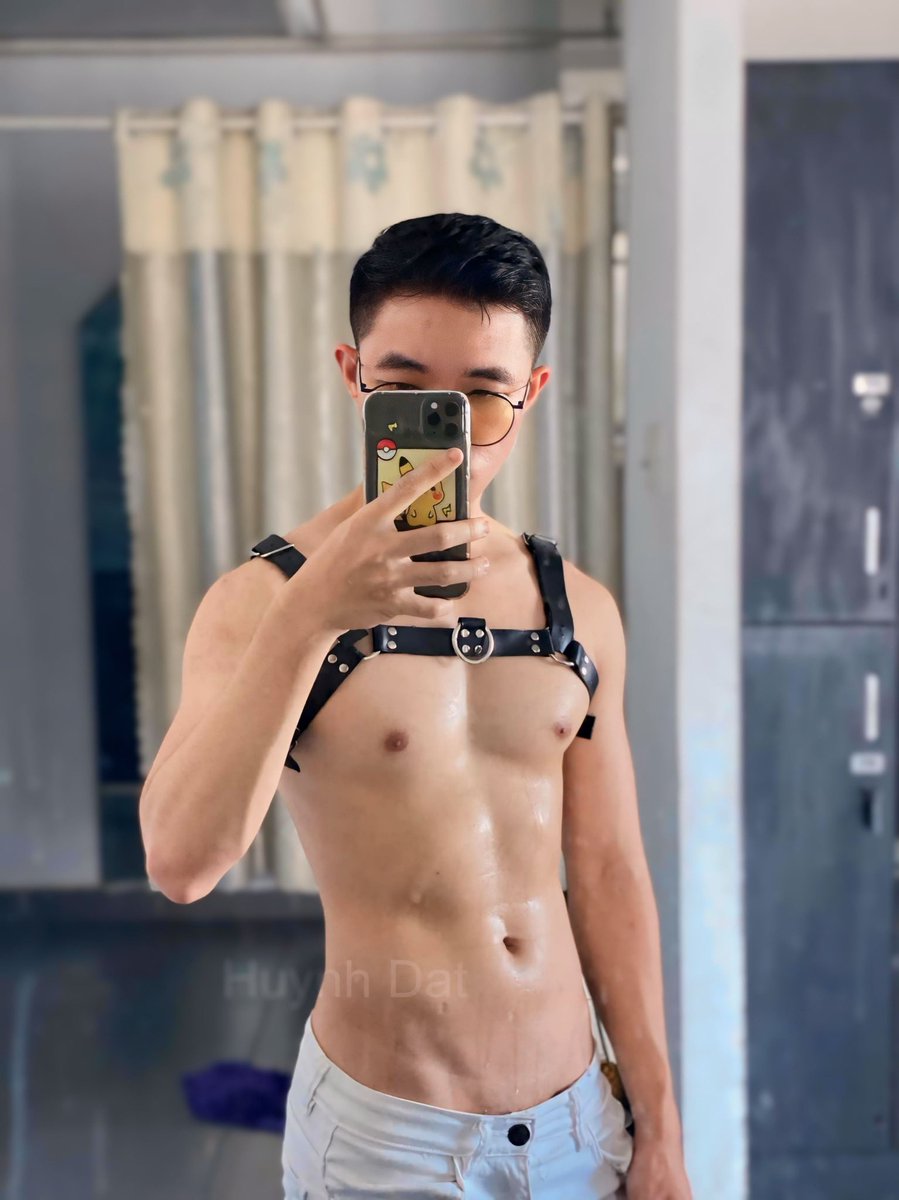 HunhBot2's tweet photo. Dù em có làm sai cái gì đi nữa thì anh vẫn phải chịu đựng em, nhất là đựng không dù! https://t.co/1n8Ka6RoBN