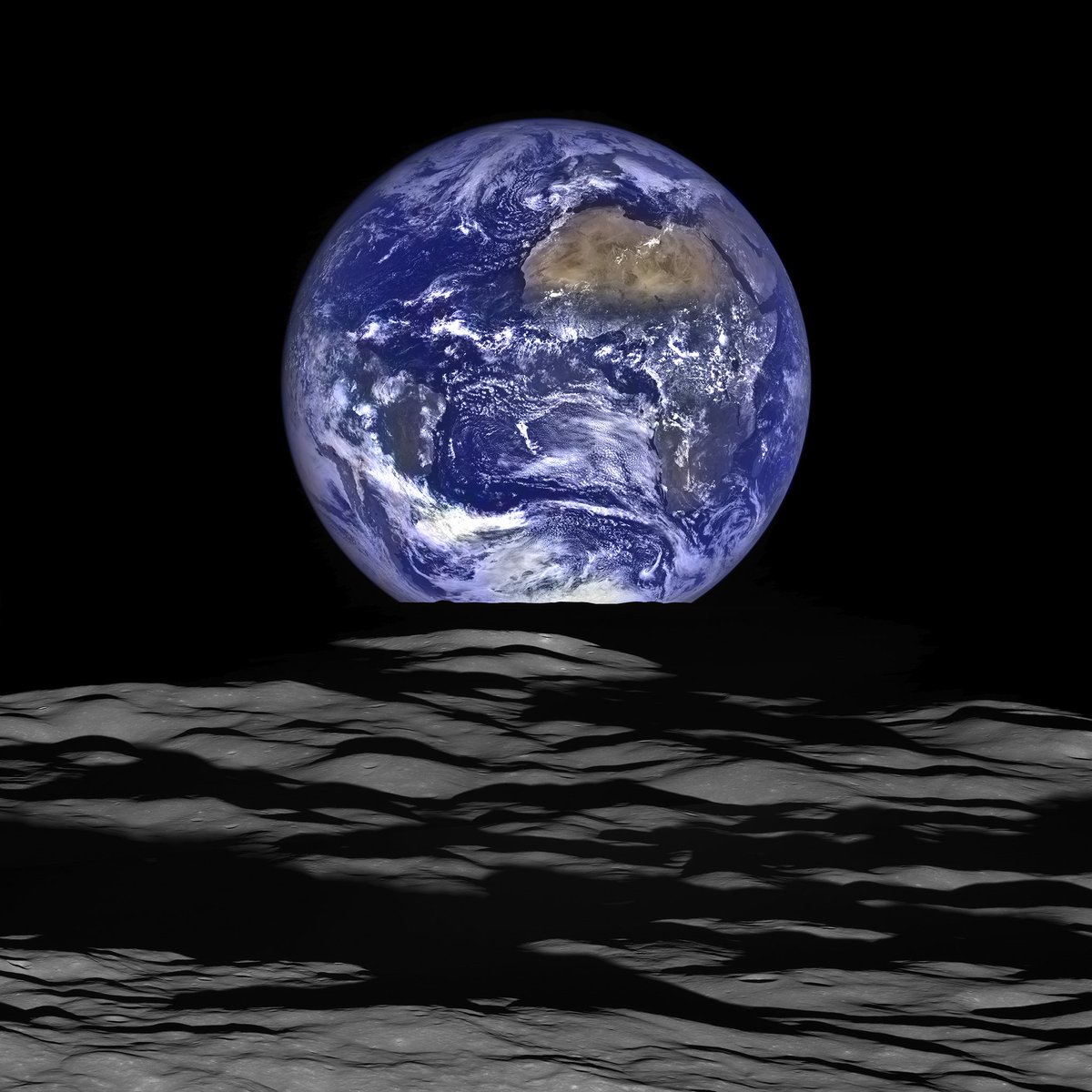 Today is #EarthDay let me share this high resolution composite image which was taken with black-and-white narrow angle camera(NAC) and lower resolution color wide angle camera(WAC) Link to Nasa image galleries explorer1.jpl.nasa.gov/galleries/eart…