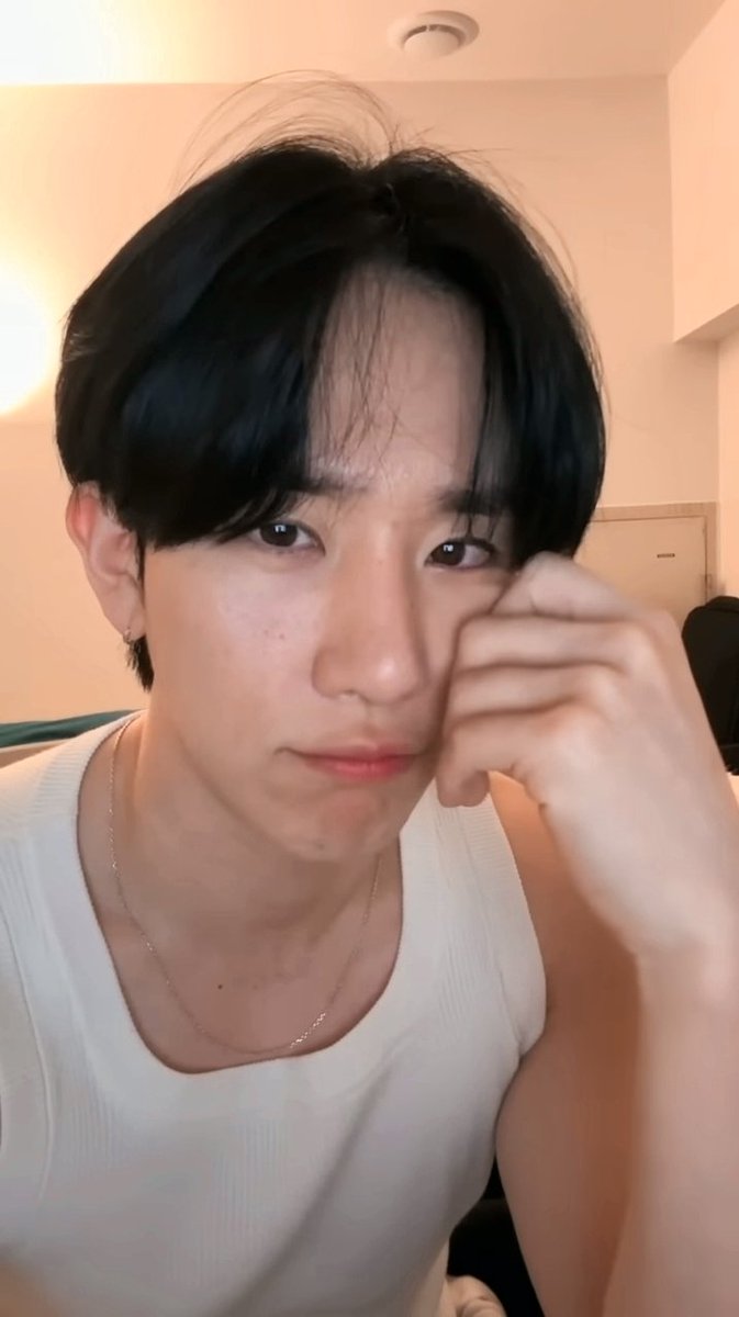 비비빔냉 tweet media