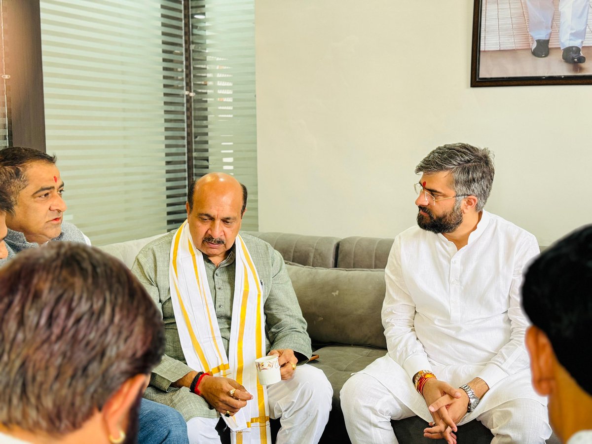 TirthwaniSanjay's tweet photo. जबलपुर कैंट विधायक, आदरणीय श्री @Ashokrohanibjp  जी का मैहर आगमन पर स्वागत..!

#SanjayTirthwani #Sanjay4Satna #AshokRohani
#Jabalpur #bjp4mp #bjp4india https://t.co/Q9OavPHEFk