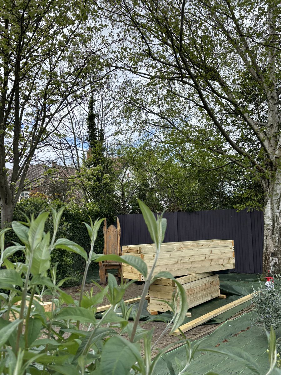 Whilst Mr Hooper flew round the <a href="/londonmarathon/">TCS London Marathon</a> we were hard at work finishing off the wooden planters

Thanks to everyone’s hard work they are ready to be filled with soil &amp; gorgeous flowers

Huge thanks to <a href="/tomroyal/">Tom Royal</a>, Sam Fathi and Will Porter &amp; Alex Slater

@cooperslaneprimary
