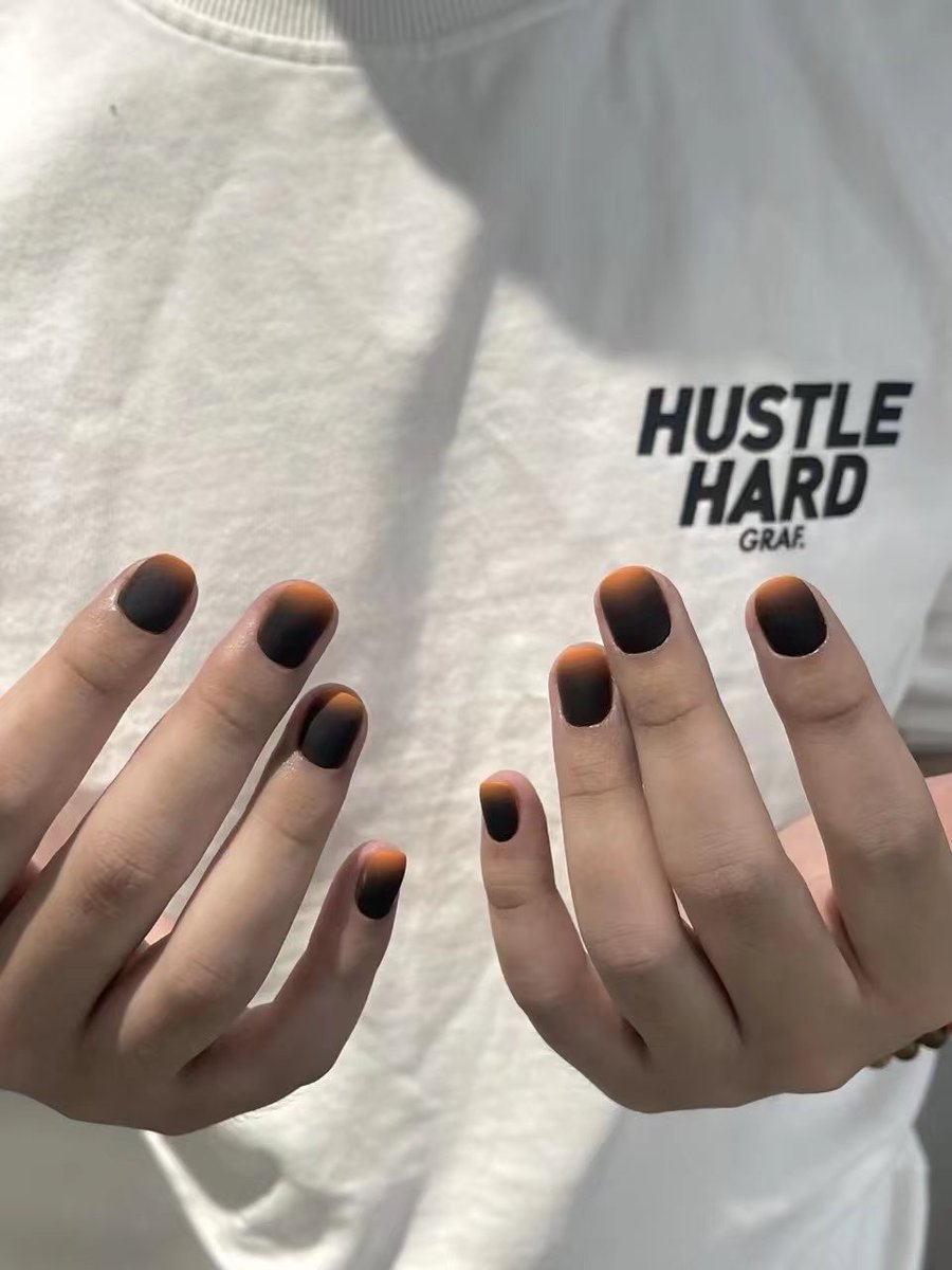 azure5216's tweet photo. 人生第一次做美甲💅 https://t.co/dN9sDxZKxG