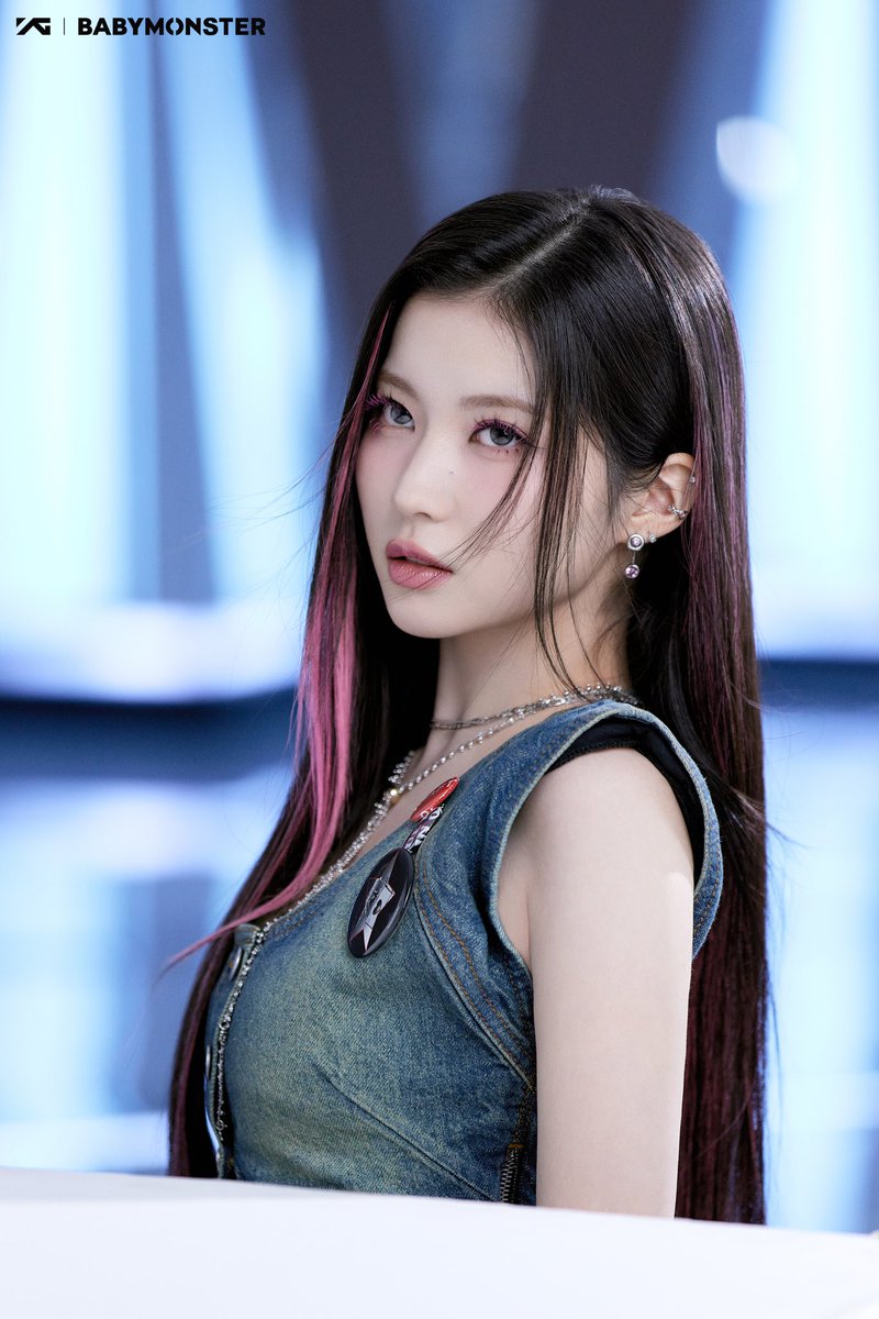 forbabymonster's tweet photo. #BABYMONSTER 'SHEESH' Behind The Scene from Weverse. (1/2)

@YGBABYMONSTER_ #베이비몬스터 https://t.co/7VIhmReyQc