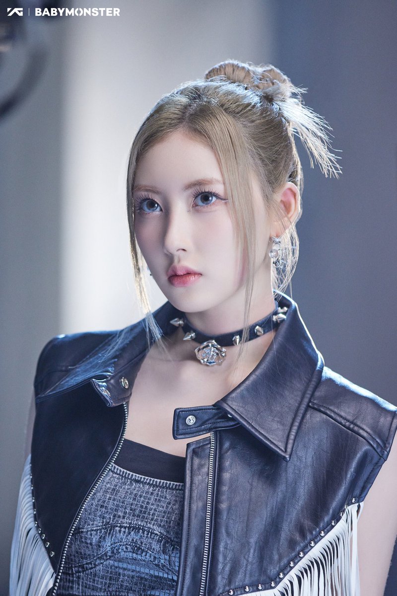 forbabymonster's tweet photo. #BABYMONSTER 'SHEESH' Behind The Scene from Weverse. (1/2)

@YGBABYMONSTER_ #베이비몬스터 https://t.co/7VIhmReyQc
