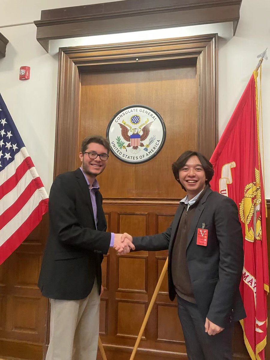 Prof Ivan Rasmussen @ivan_wr and students taking US-China Relations met with US Consul General for Shanghai Scott Walker @USCGShanghai and Deputy Principal Officer #DanielDelk to discuss life in the Foreign Service and contemporary Sino-US relations.