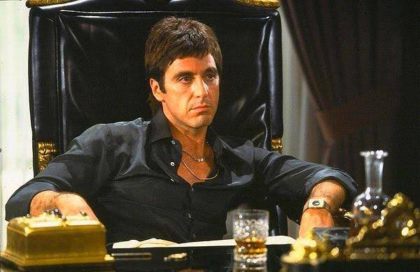 Gelmiş geçmiş en karizmatik aktör.. sadece Michael Corleone ve Tony Montana rolleriyle bile bir idoldur babadır bizim için Al Pacino..