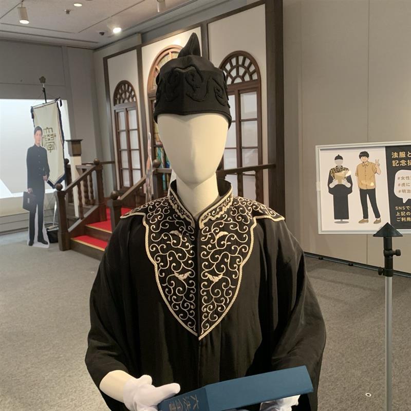 #虎に翼 女子部の法廷劇で着用していた法服 刺繍の色で裁判官🟣検事🔴弁護士⚪と区別されています 法服を間近で見た時の感動🤩カッコいい🔆ステキ ...