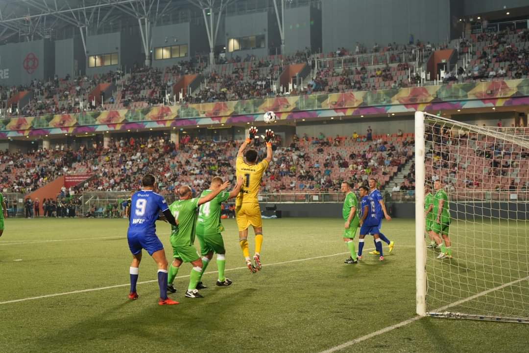 [Starhub Football Festival]

Featuring former EPL and Singapore NT players, the match was organised by World Football Legends.

FT: 🇸🇬 Singapore Legends 4 - 2 EPL Legends 🏴󠁧󠁢󠁥󠁮󠁧󠁿

#SGfootball

[cr: Our Tampines Hub]