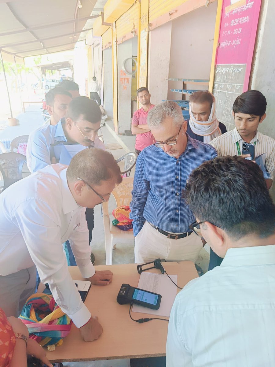 Shri Sanjeev Chopra, Secretary DFPD visited Fair Price Shop at Shivdaspur, Tehsil Chaksu, Jaipur, Rajasthan on 22-04-2034.
#FoodForAll