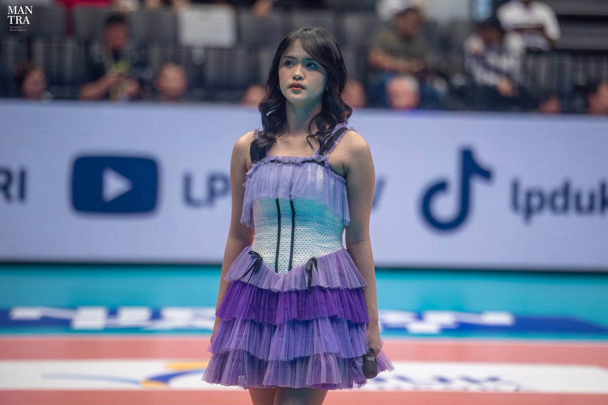 MantraRF's tweet photo. 👾🧐

Fun Volley Ball, Indonesia Arena GBK

200424
#RevaFidela #MantraRF #JKT48 https://t.co/oOWmnicL3J