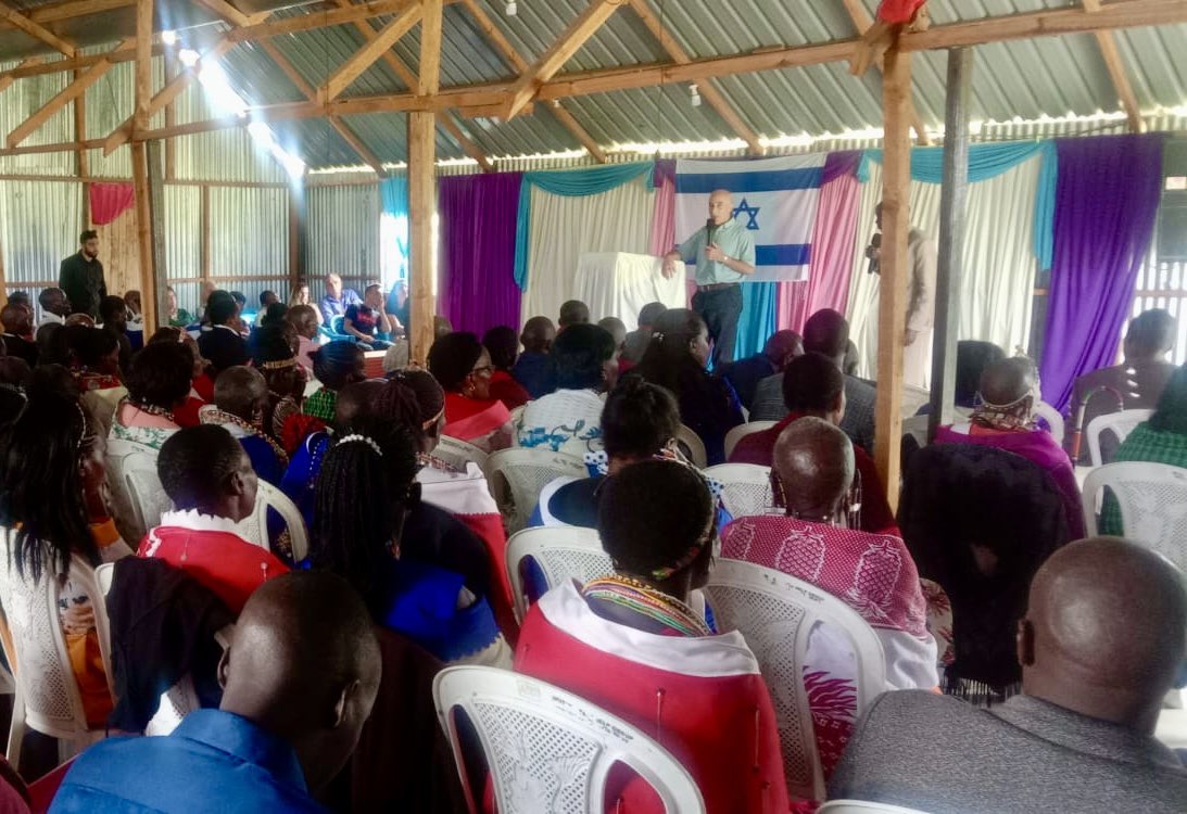 Happy to visit the Maasai community who had gathered for prayers in #Kajiado County. Very comforting to know so many people are praying 🙏 for Israel's 🇮🇱peace🕊️ and for the release of hostages held in Gaza since the October 7 Hamas attack on #Israel #bringthemhome. Ashe oleng 🙏