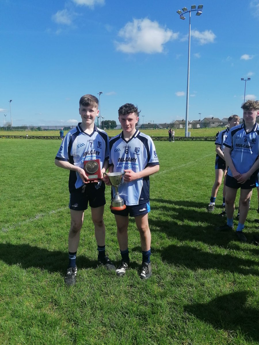 Well done to @ColDunIascaigh 2nd year students Liam Kelly and Conor Hurley and the Moyle Rovers team who won Division 1 in the Peil football competition. They will go on to represent Tipperary in the next round. Best of luck. @TipperaryETB