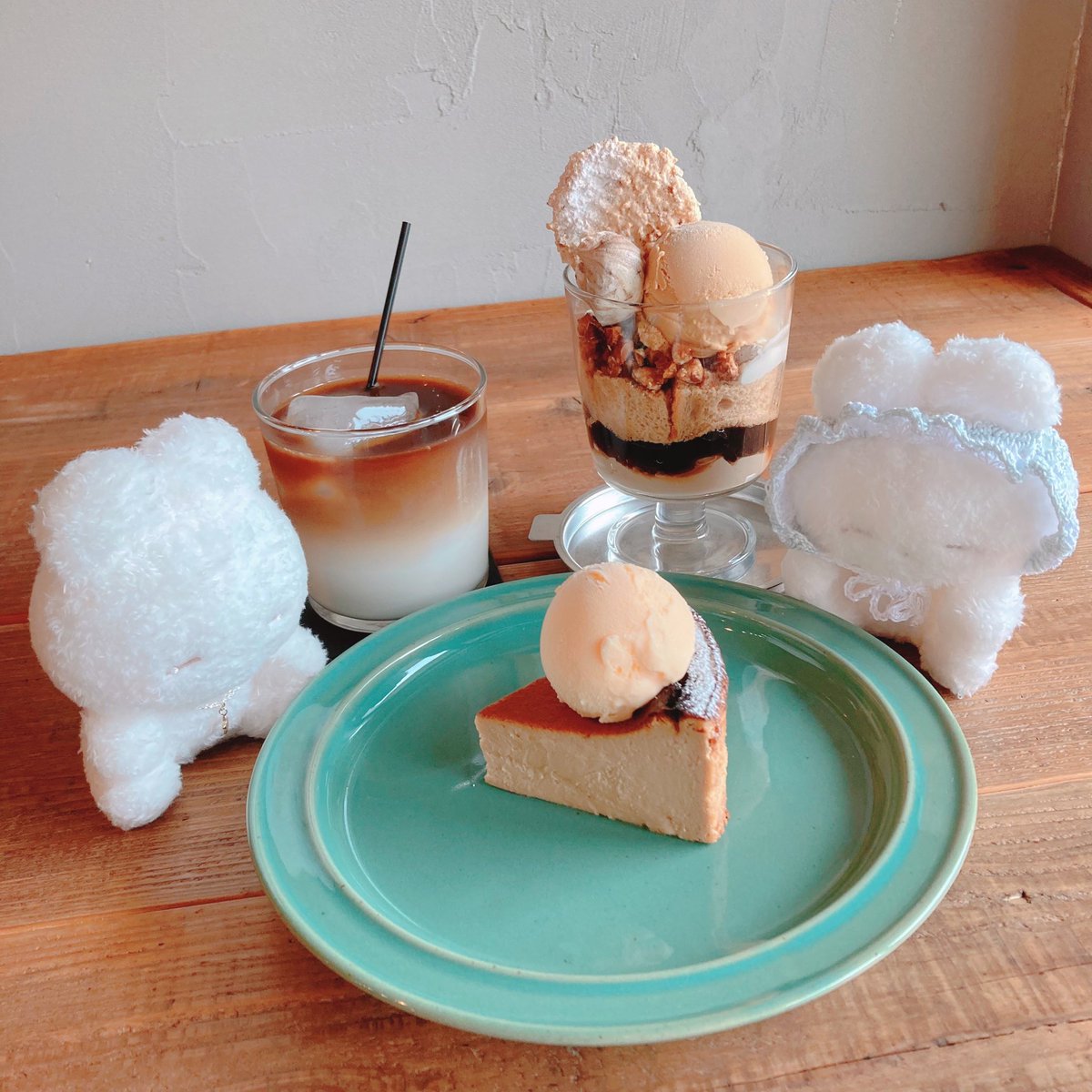 ねむちゃん達とカフェタイム☕✧
雨もあがってよかったね🔆🤍

#ぬい撮り
#カフェ活