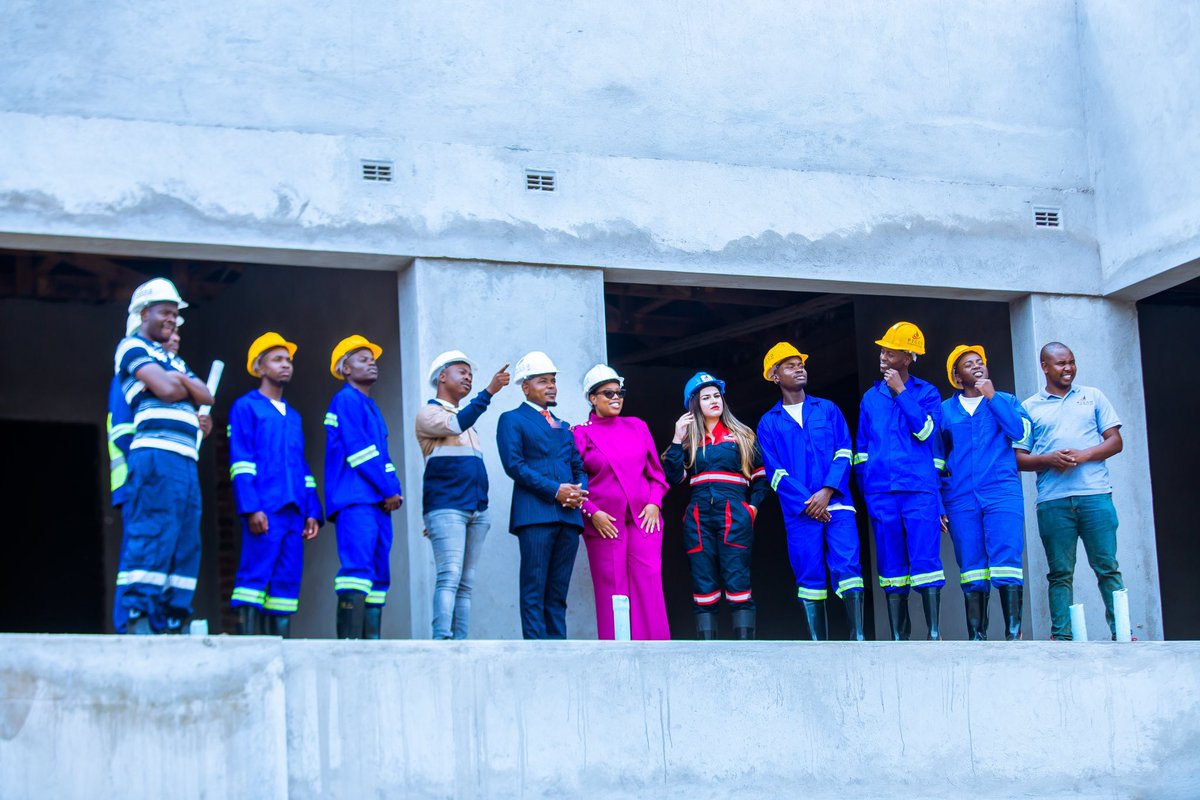 PiccoConstruct1's tweet photo. Productive project meeting with the #PiccoConstruction team at one of the housing development site. Excited to see this project take shape with our diverse and talented crew! #ConstructionSite #TeamWork https://t.co/Lmrq7Kcklg