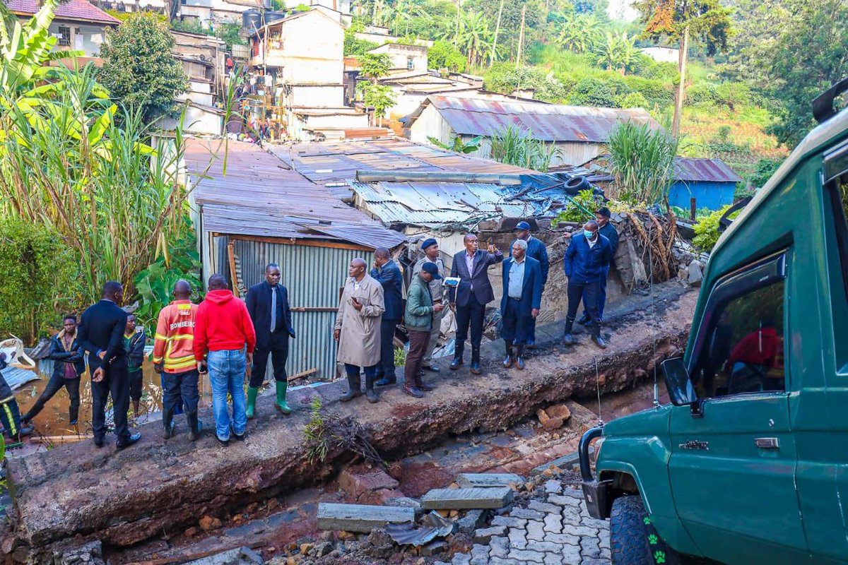 A perimeter wall of a residential apartment has collapsed following the ongoing heavy rains in Ruaka; one person dead.
