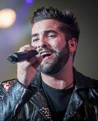 Ad_Vitam44_'s tweet image. Kendji Girac a été touché par une balle à la poitrine cette nuit sur une aire fréquentée par des gens du voyage à #Biscarrosse. 
Son état est critique et son pronostic vital est engagé.

Merci d’éviter d’être inhumain sur cette publication. 

#SaintJoseph #Barodevel  #Sara_e_Kali