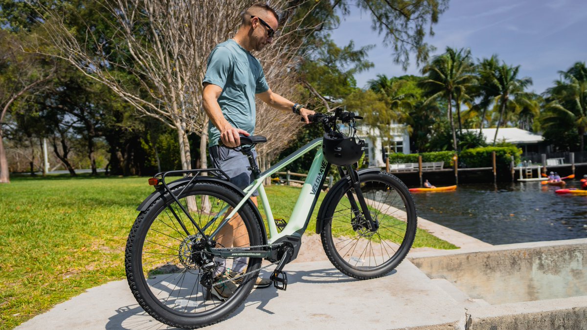 The Swift M Mid-Drive Electric Bike will take you through any terrain 🛣 (except for water💧) With the 500W motor and 48V 15AH battery, this bike can reach up to 24mph 🚴‍♂️
#swift #swiftie #swiftelectricbike #ebike #Velowave