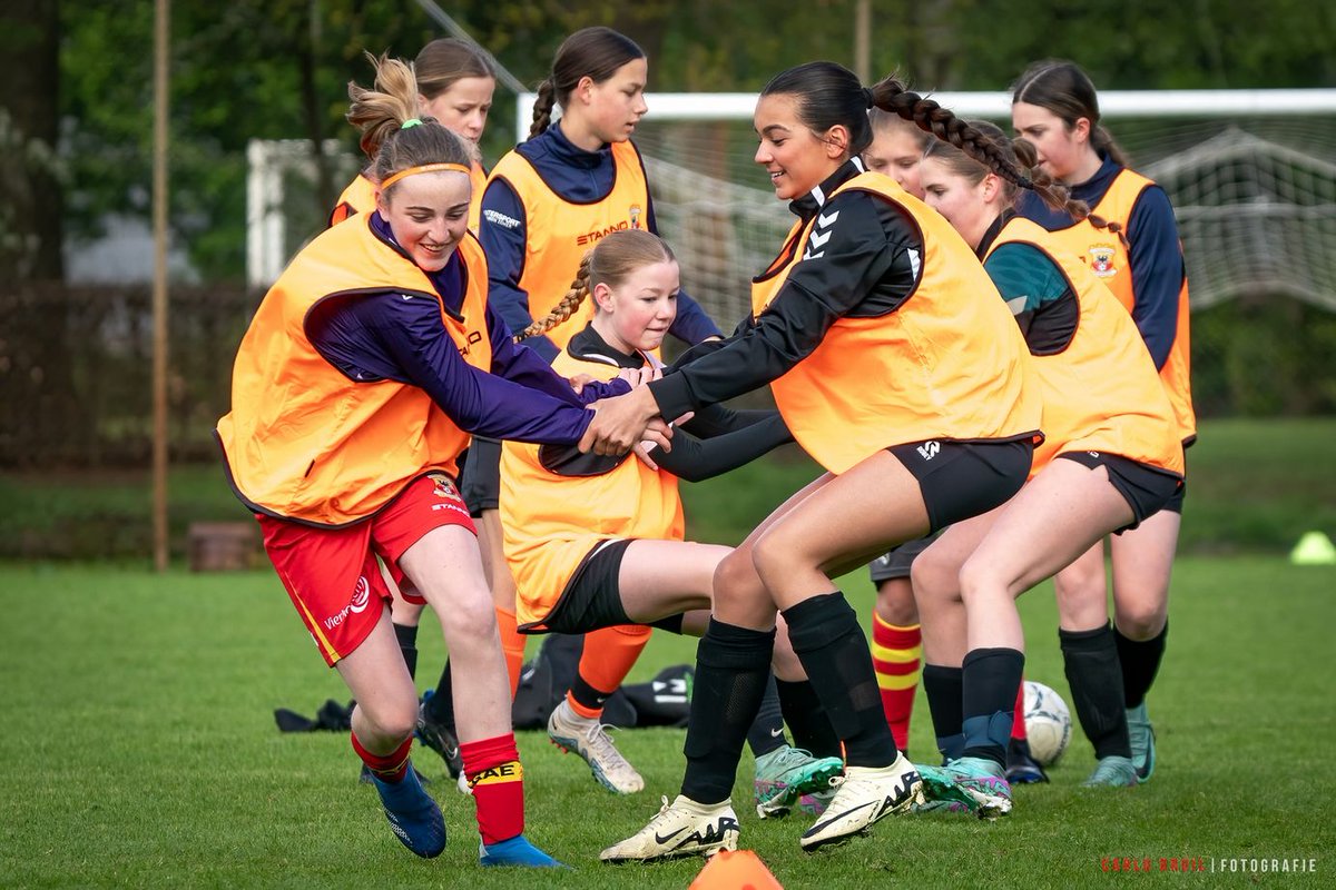 kowetjeugd's tweet photo. De eerste stappen naar op termijn een eredivisie waardig vrouwenteam zijn gezet bij GA Eagles. Gisteren was er bij ZVV"56 in Apeldoorn een selectietraining voor het op te zetten #MO16 team.
(Foto's van @carlobruil) https://t.co/7QGyhPFKeI