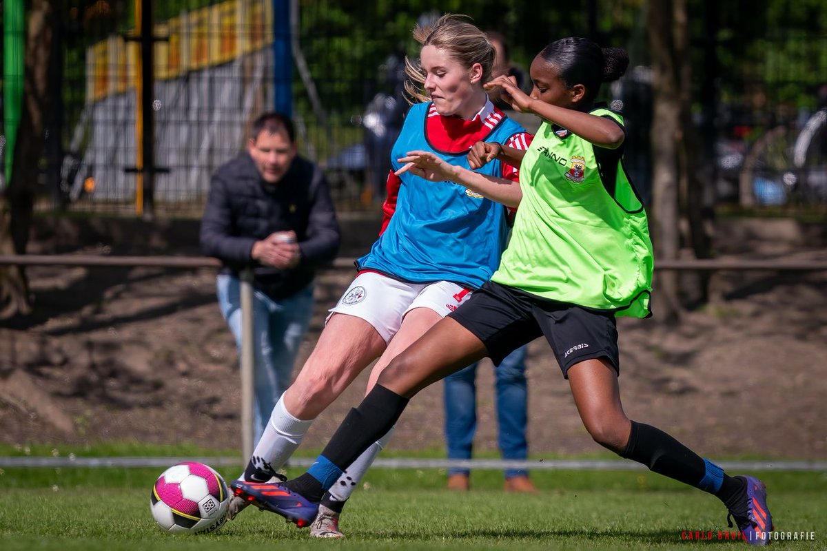 kowetjeugd's tweet photo. De eerste stappen naar op termijn een eredivisie waardig vrouwenteam zijn gezet bij GA Eagles. Gisteren was er bij ZVV"56 in Apeldoorn een selectietraining voor het op te zetten #MO16 team.
(Foto's van @carlobruil) https://t.co/7QGyhPFKeI