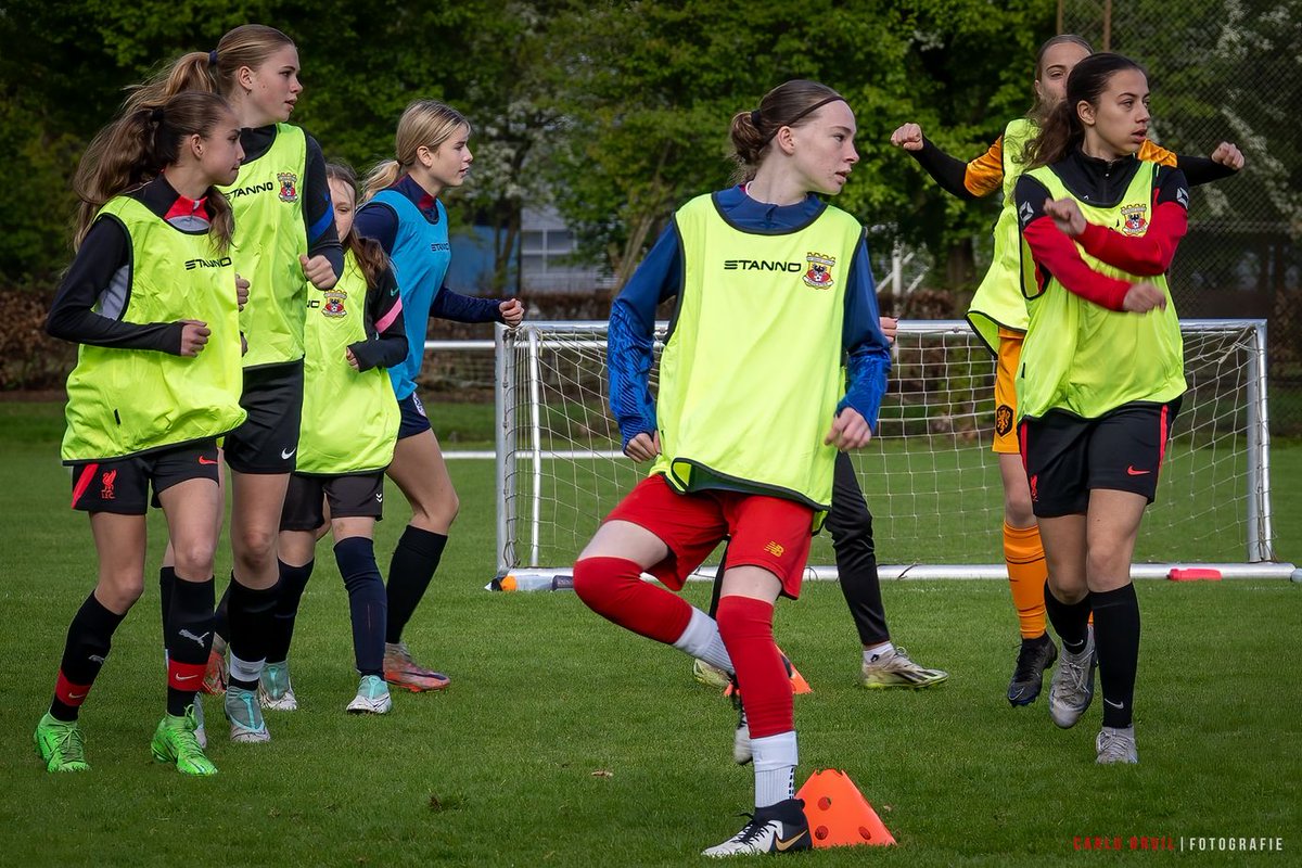 kowetjeugd's tweet photo. De eerste stappen naar op termijn een eredivisie waardig vrouwenteam zijn gezet bij GA Eagles. Gisteren was er bij ZVV"56 in Apeldoorn een selectietraining voor het op te zetten #MO16 team.
(Foto's van @carlobruil) https://t.co/7QGyhPFKeI