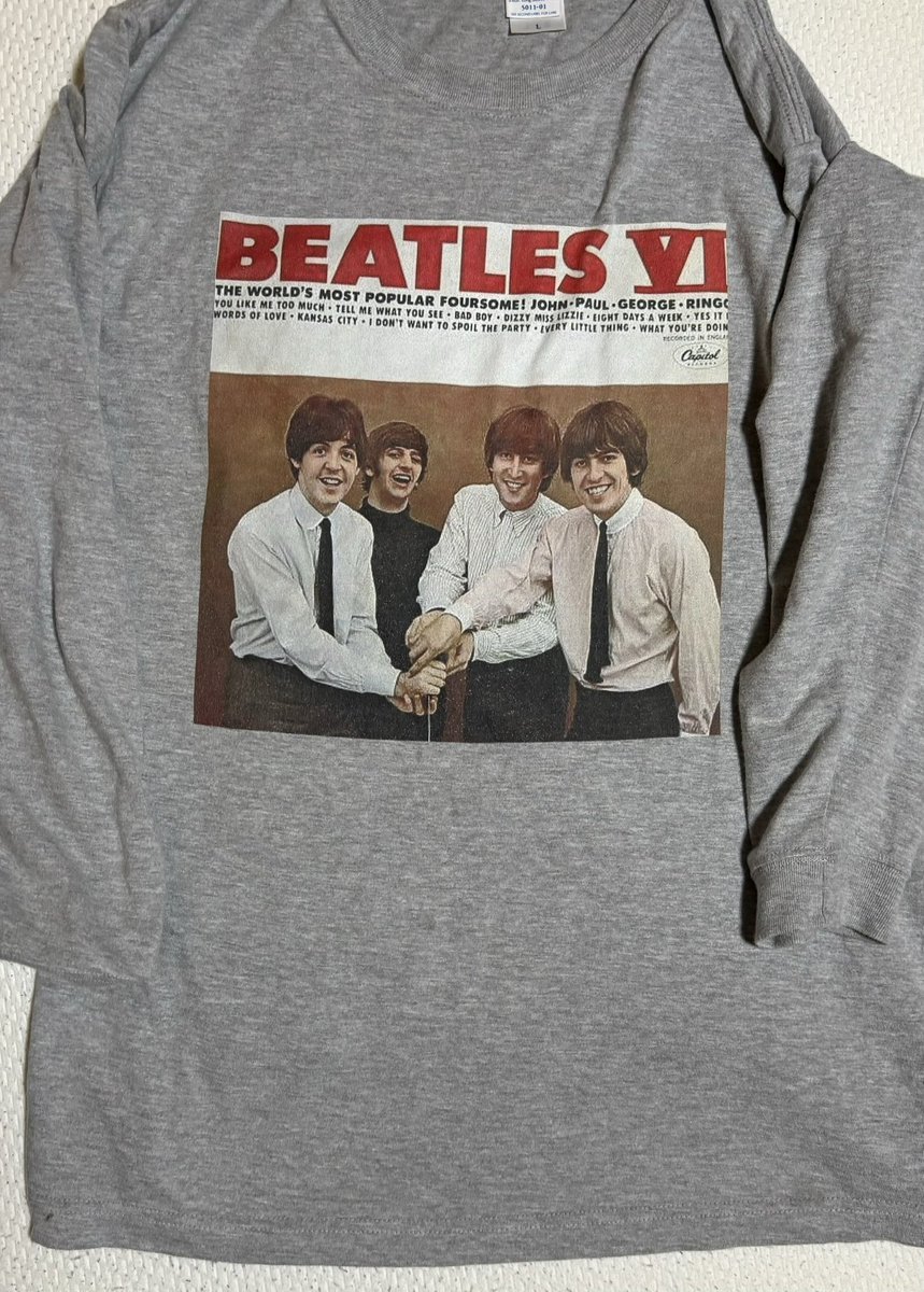 昨日は少し肌寒かったので長袖Tシャツで過ごしました😊。#longsleevetshirt #beatles #rocktshirt #bandtshirt #beatles6