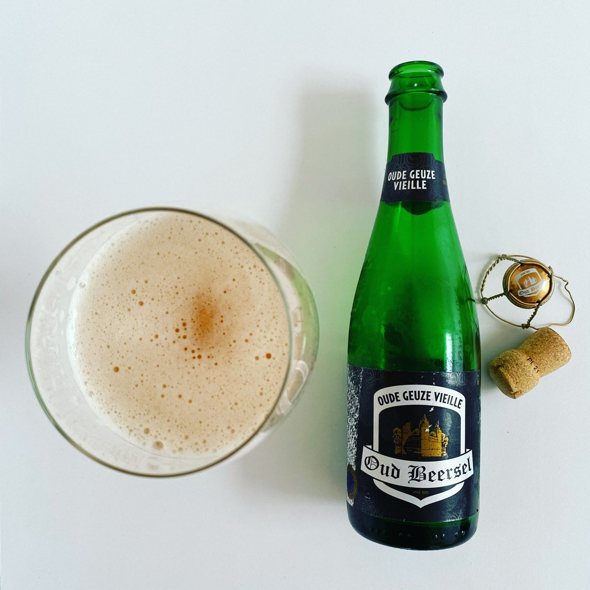 La Cerveza del Viernes en YouTube, Oude Geuze Vieille by @OudBeersel youtu.be/Ohg2AcxBWm0?si…