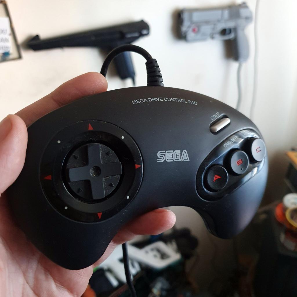 RetroBoyJon's tweet photo. #MegaDriveMonday

It's the 90's, it's the weekend, you're sat with your friends and you're handed this..

What's the first game you're playing? https://t.co/ebhhZUv3NR