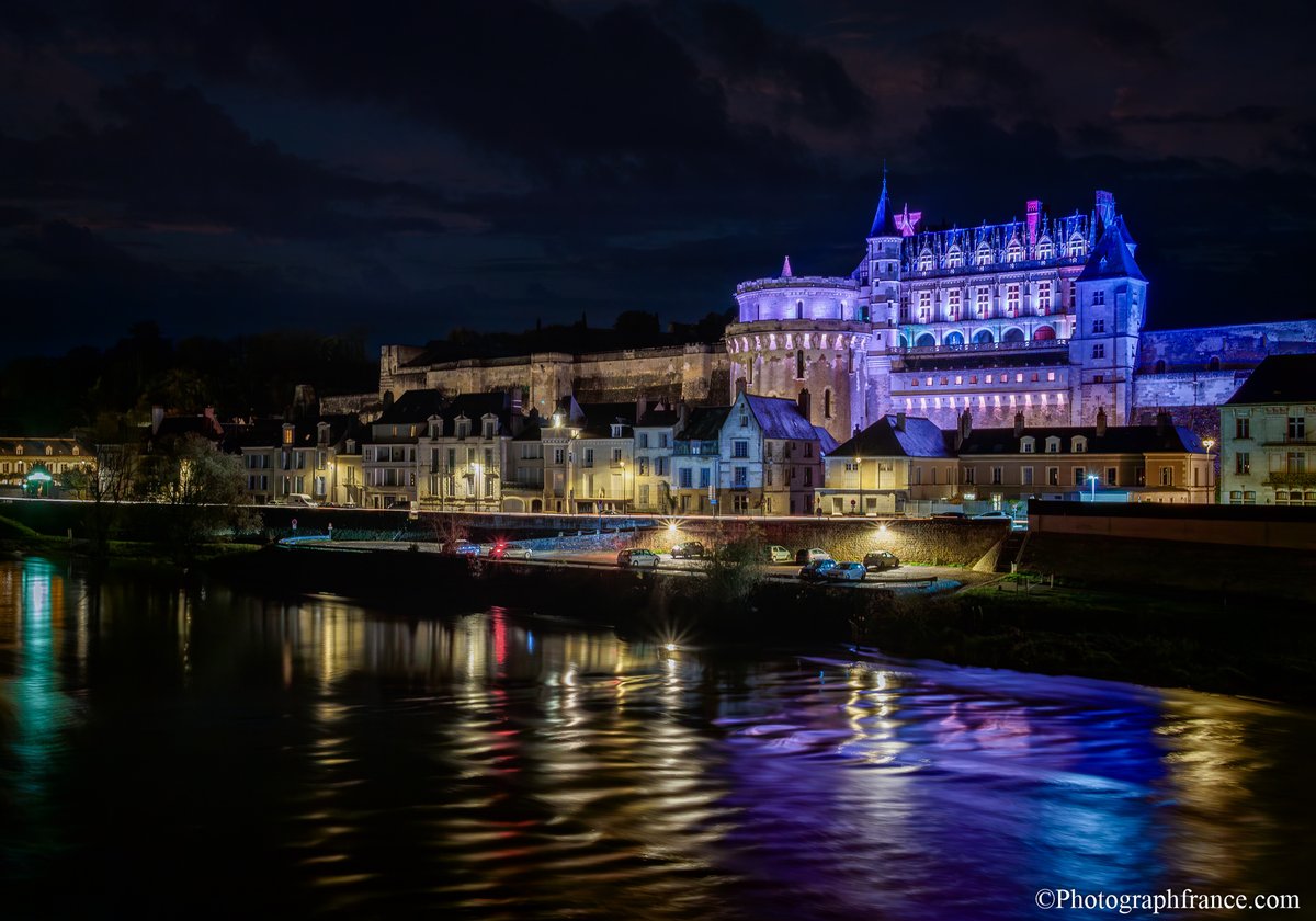 The night time beauty of @ChateauAmboise 

#Photographie #Photography #Amboise #Touraine #LoireValley #ValdeLoire #CentreValdeLoire #France #DestinationFrance @amboisetourisme