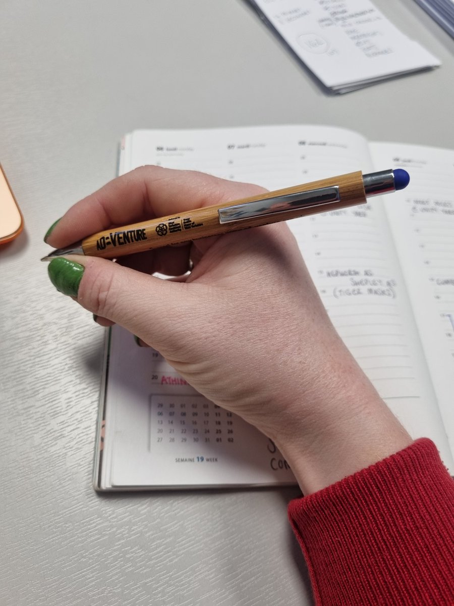 New @ADVENTURE_LCR pen to add to the collection! Thank you @SoProJanet for swiping this one for me - dare I say this one is better than the previous yellow pens!?