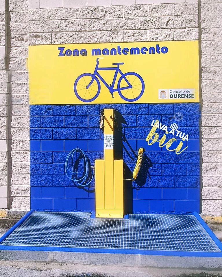 Queres lavar a túa bicicleta? 🧼🚲 Novo rack para lavado e mantemento de bicis ubicado no Pavillón dos Remedios, xunto ás pistas exteriores.