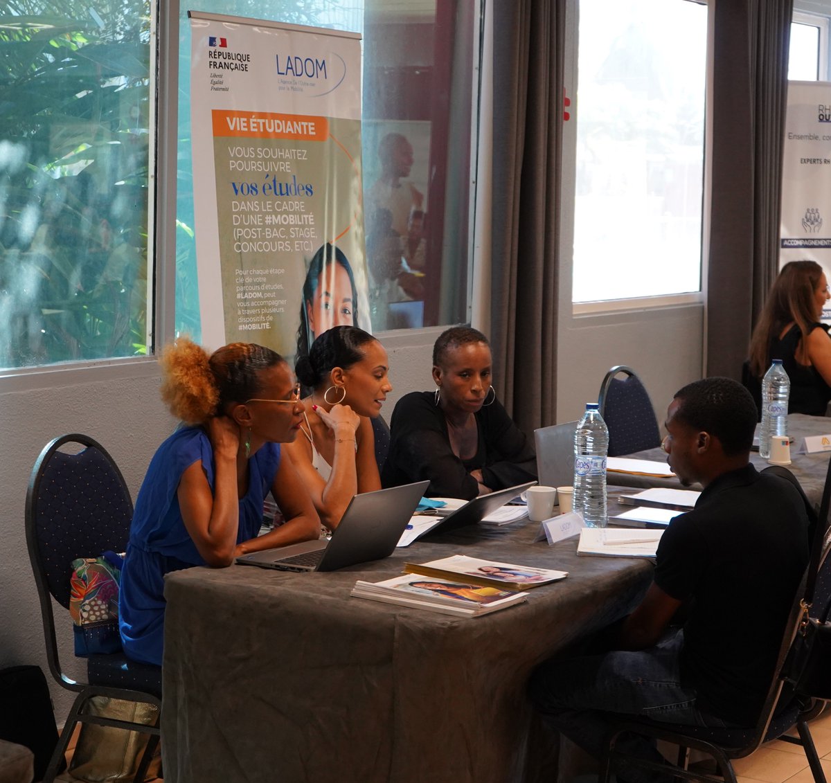 LadomOfficiel's tweet image. 🗓️Retour en images sur la participation des agents #LADOM de #Guadeloupe au forum "Relève ton talent" organisé par #NQT à l'hôtel Salako au Gosier, mardi 16 avril. L'occasion de mettre en lumière les dispositifs de #mobilité.