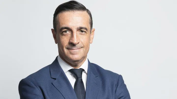 📢Juan Manuel Morales was exceptionally re-elected as #EuroCommerce President until 2027; he is the first Spaniard to hold the Presidency of the European association for #wholesale and #retail 👉eurocommerce.eu/2024/04/juan-m…