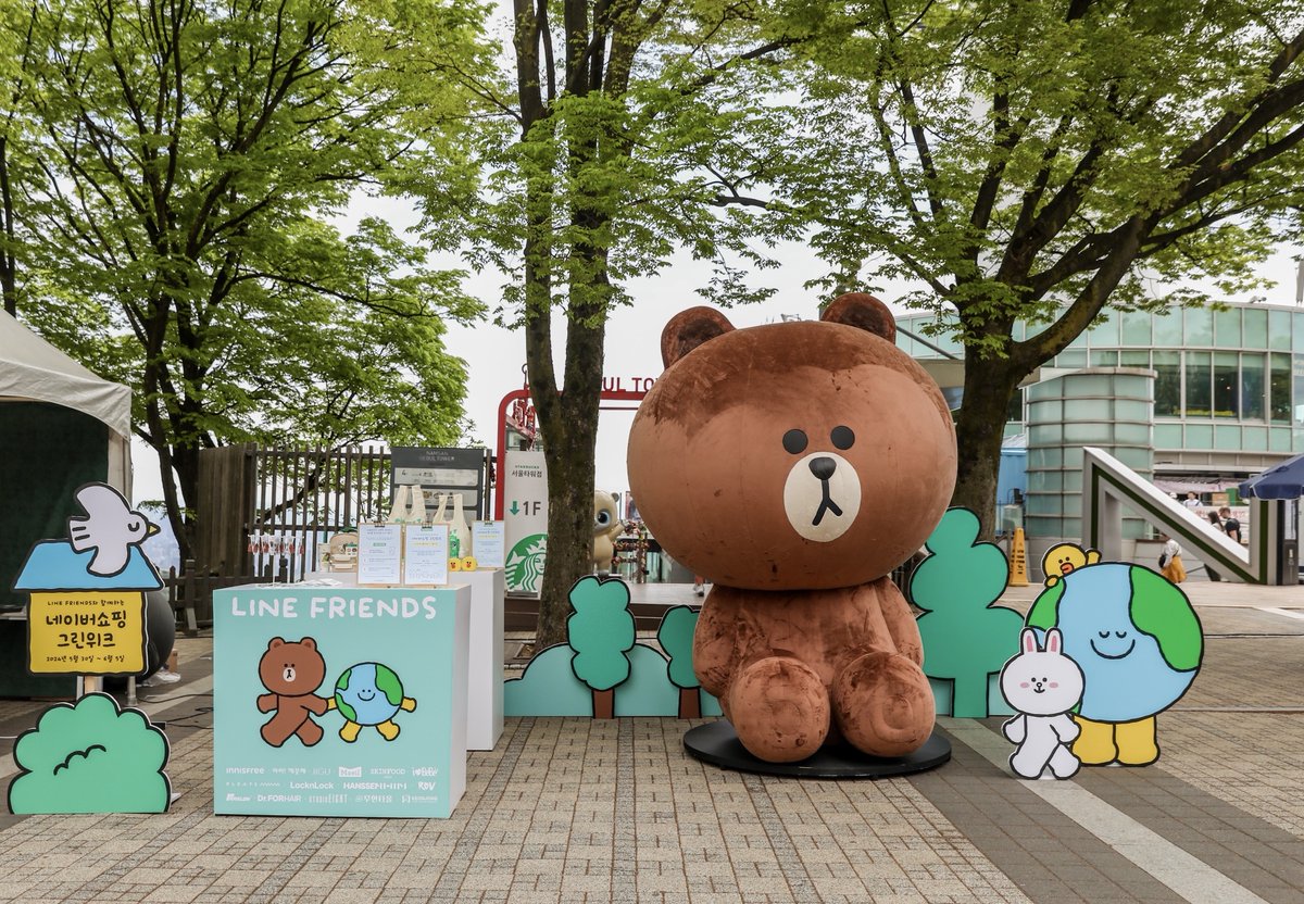 _LINEFRIENDS's tweet photo. Green campaign with Allure on a clear blue day💚
#LINEFRIENDS #BROWN #AllureGreenCampaign #GreenActionNow #GreenAllure https://t.co/ecuz2Wd7Of