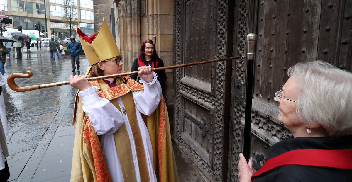 One year ago today I knocked on the door @nclcathedral and was installed as Bishop @NclDiocese what a year it has been! I’m filled with gratitude for all who have supported and encouraged me so often in quiet and unforeseen ways. This is a wonderful diocese! Thanks be to God 🥳🙏