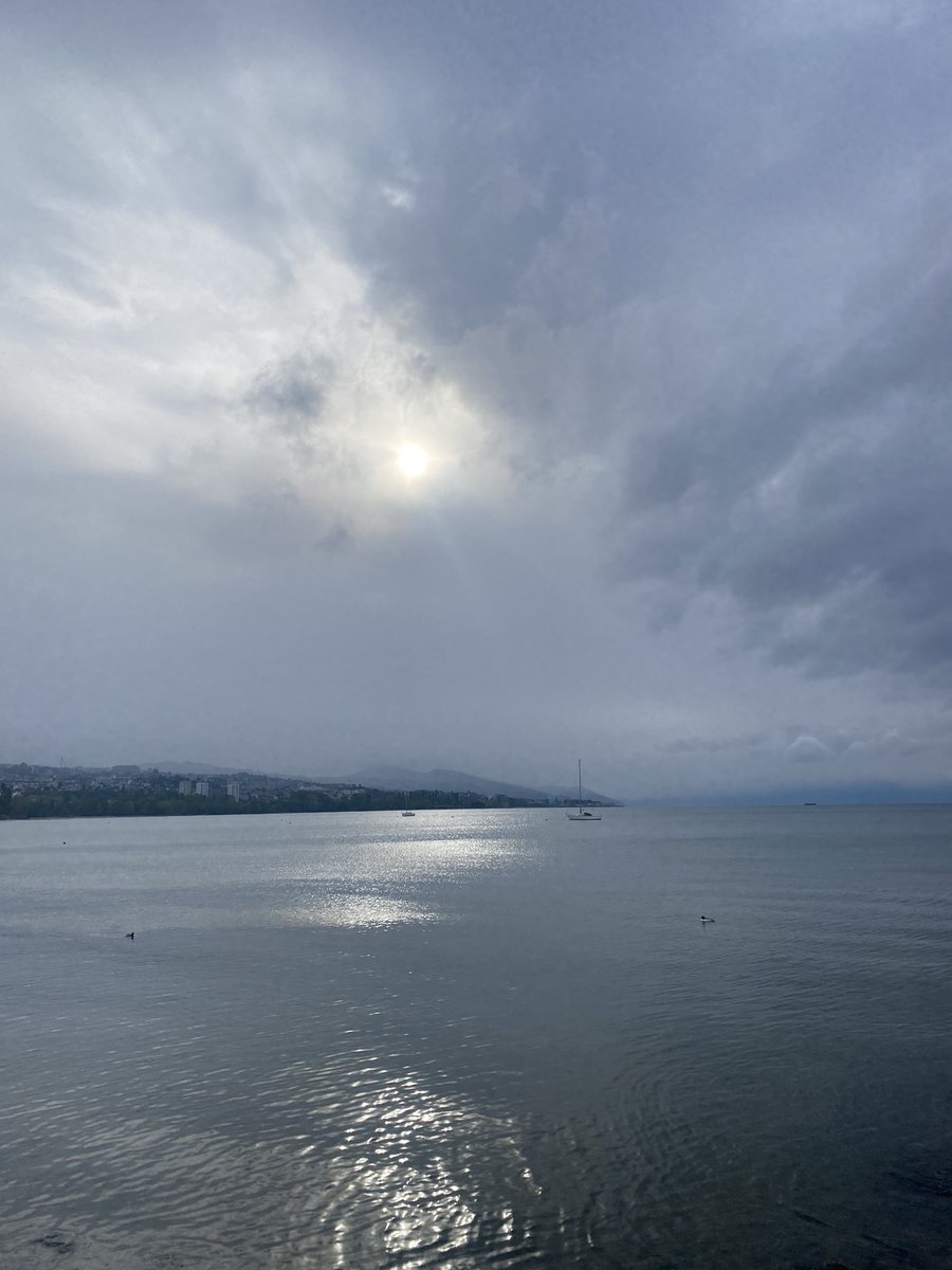 Madame_Poppins's tweet photo. #MarcheUneHeure il fait un froid presque polaire mais je vous ai ramené un peu de beau malgré tout. #Léman #StSulpice
Bon début de semaine. https://t.co/9gV4qSjzeG