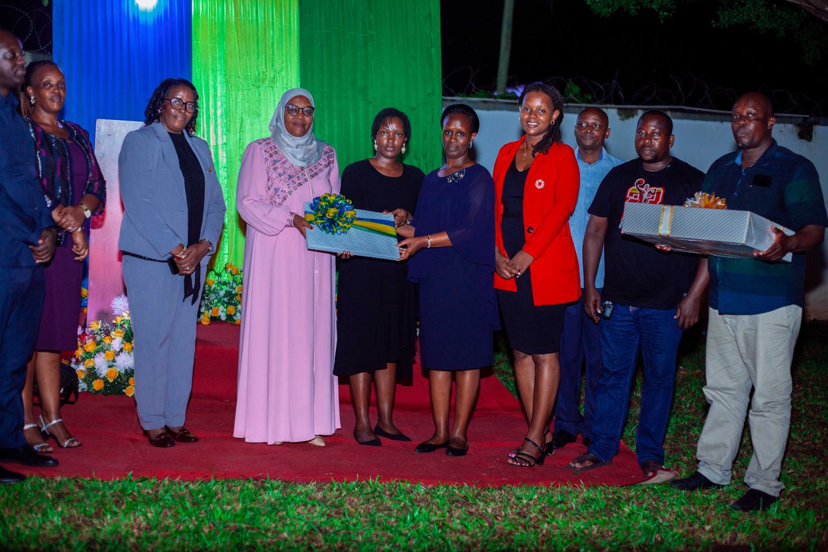 @RwandaInTZ  joined the Rwandan Community  over the weekend in #daressalaam to bid  farewell to the outgoing Hon.Ambassador Fatou Harerimana who has been  moved to a new mission in #Pakistan.