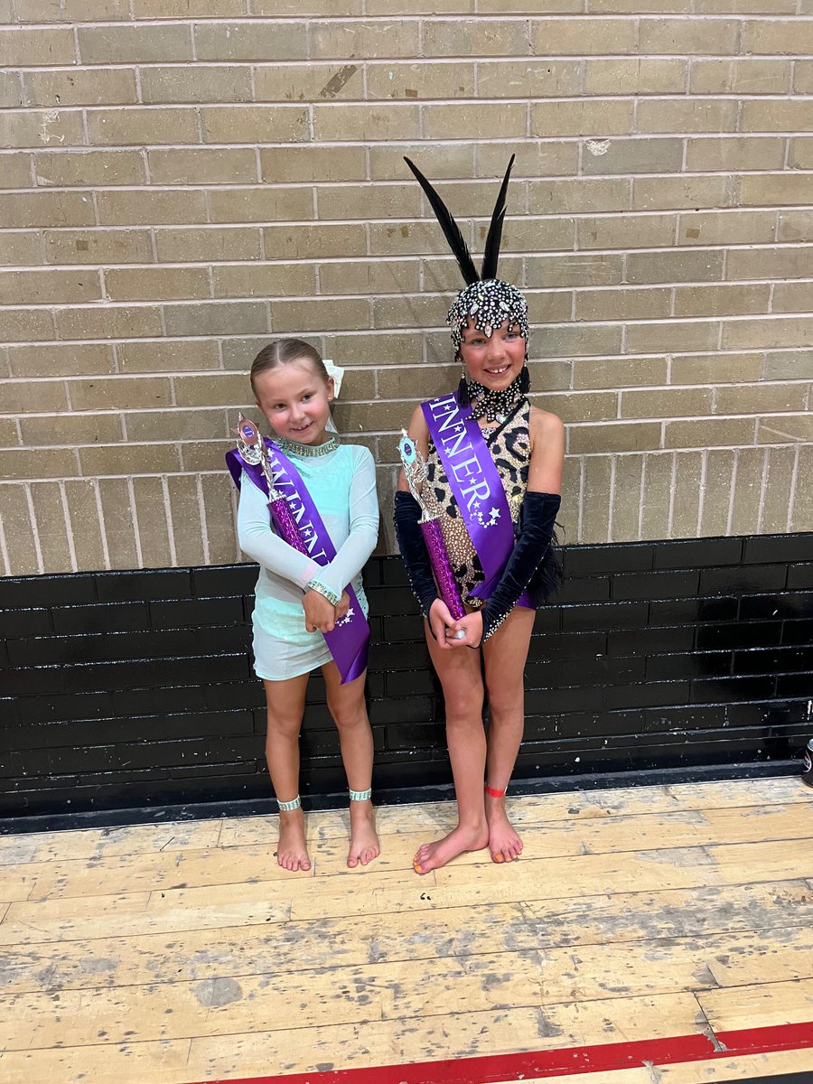 Shonablick's tweet photo. @JCAWakefield esme wanted to show Miss hazel her win from the weekend x https://t.co/Z0EvdnbmiD
